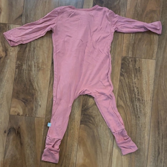 Dreamland Baby Bamboo Pajamas w/cuffs. Size 6-9 months - Picture 2 of 4